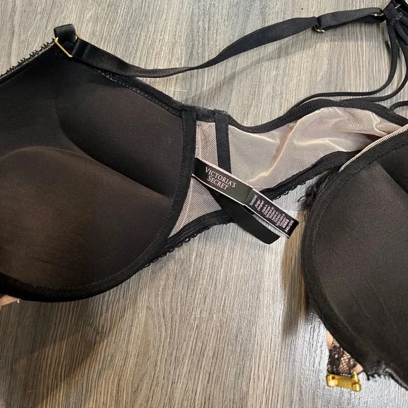 Victoria Secret Bombshell Bra - Picture 3 of 4